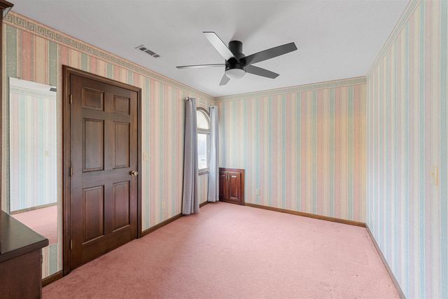 2041 Ridgeview Rd, Salina, KS 67401