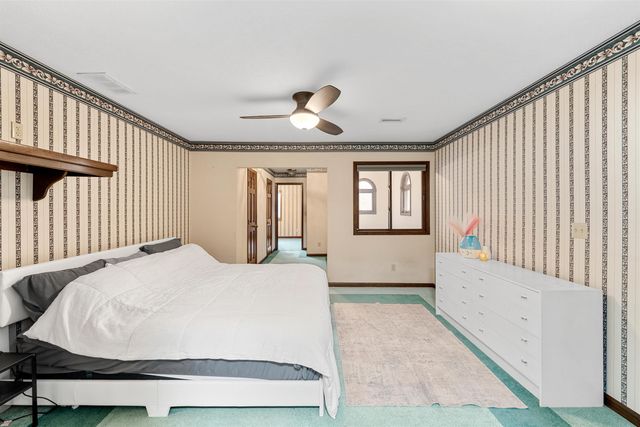 2041 Ridgeview Rd, Salina, KS 67401