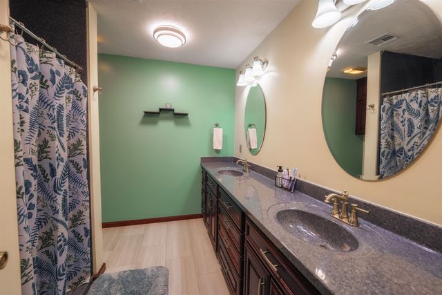 2041 Ridgeview Rd, Salina, KS 67401