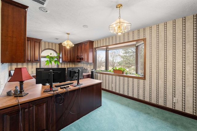 2041 Ridgeview Rd, Salina, KS 67401