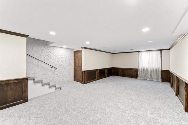 2041 Ridgeview Rd, Salina, KS 67401