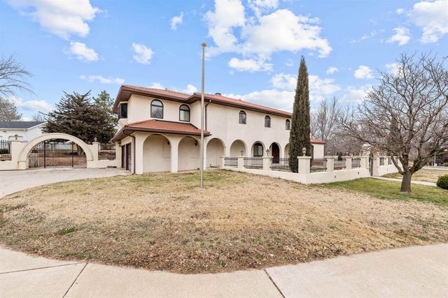 2041 Ridgeview Rd, Salina, KS 67401