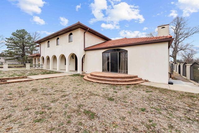 2041 Ridgeview Rd, Salina, KS 67401