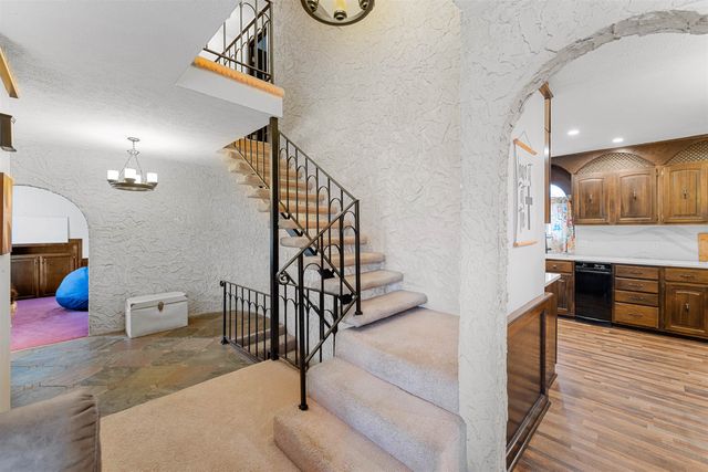 2041 Ridgeview Rd, Salina, KS 67401