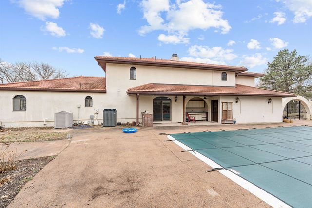 2041 Ridgeview Rd, Salina, KS 67401