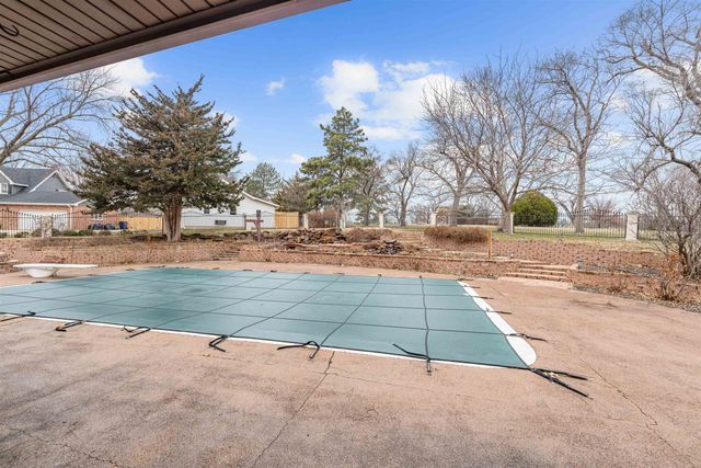 2041 Ridgeview Rd, Salina, KS 67401