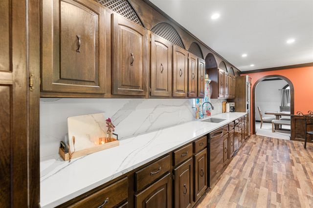 2041 Ridgeview Rd, Salina, KS 67401