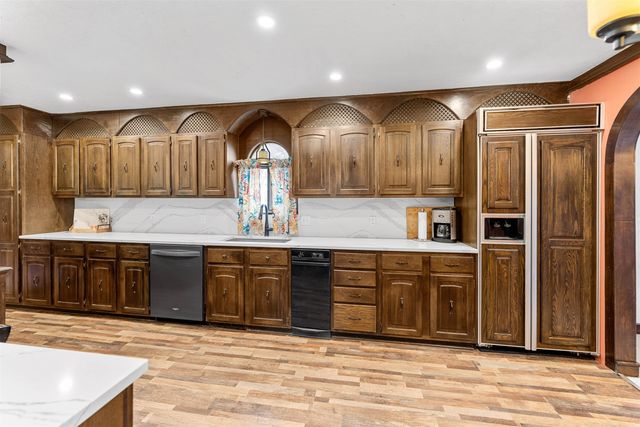 2041 Ridgeview Rd, Salina, KS 67401