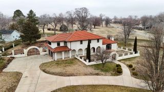 2041 Ridgeview Rd, Salina, KS 67401