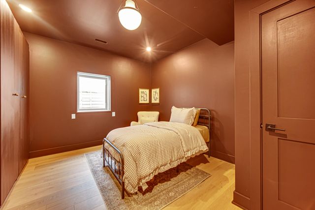 2400 Stirling Drive, Valparaiso, IN 46383