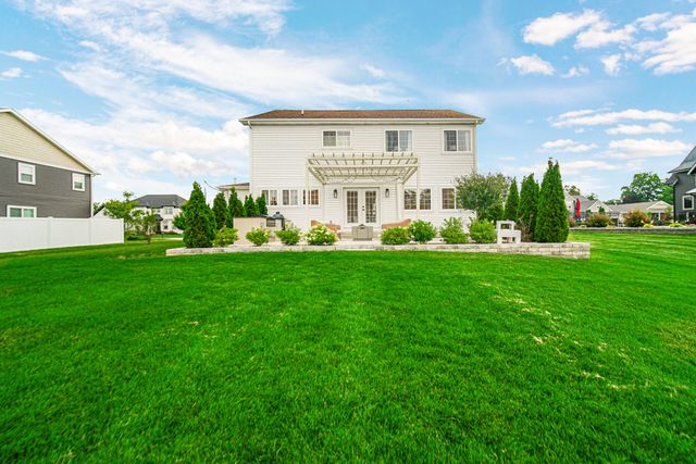 2400 Stirling Drive, Valparaiso, IN 46383