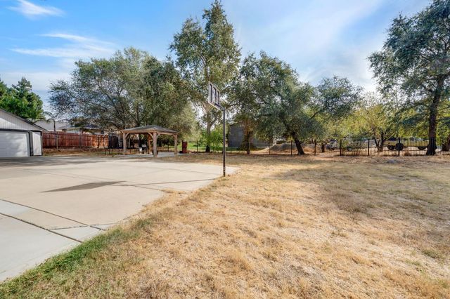9160 Oak Ave, Orangevale, CA 95662