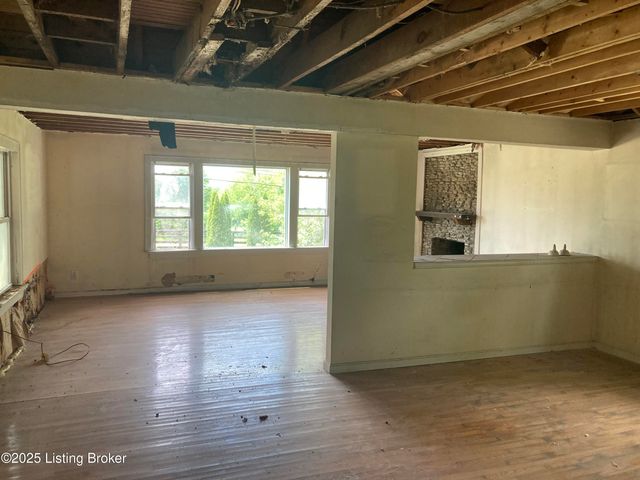 407 Pleasureville Rd, Pleasureville, KY 40057