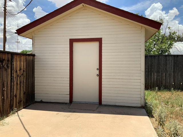 1126 S Katherine, Crane, TX 79731