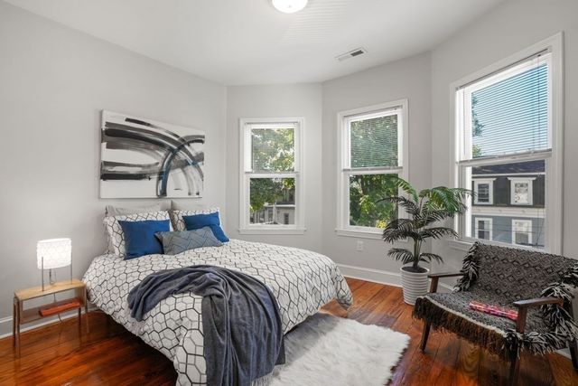 11 Tufts St 6, Cambridge, MA 02139
