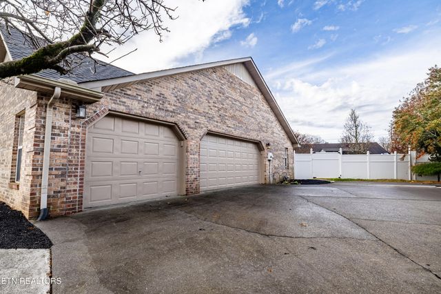 1213 N Wingate Way, Maryville, TN 37803