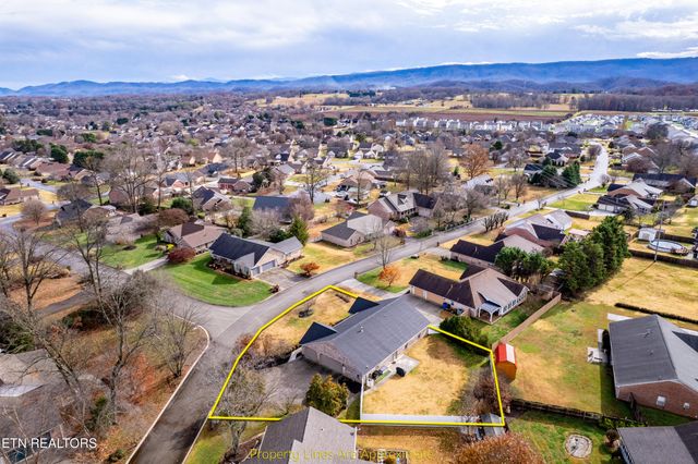 1213 N Wingate Way, Maryville, TN 37803