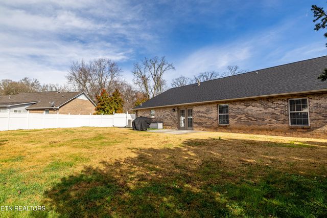 1213 N Wingate Way, Maryville, TN 37803