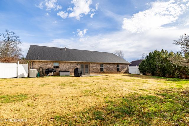 1213 N Wingate Way, Maryville, TN 37803