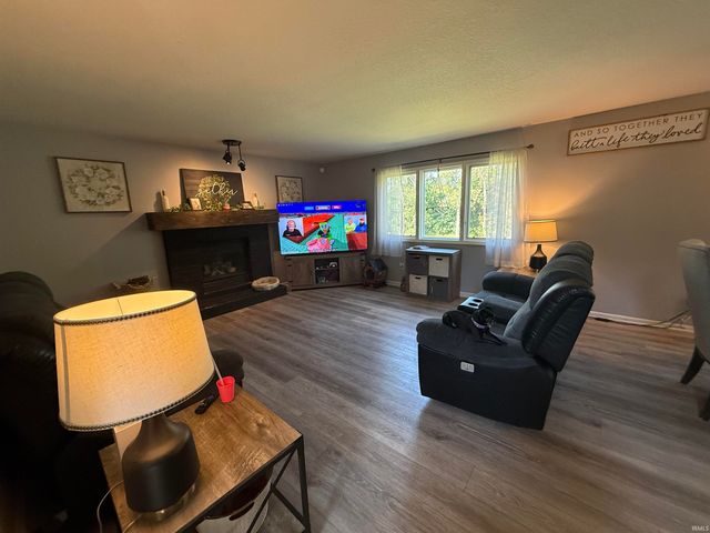 802 BELLINGHAM Drive, Huntington, IN 46750