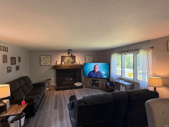 802 BELLINGHAM Drive, Huntington, IN 46750