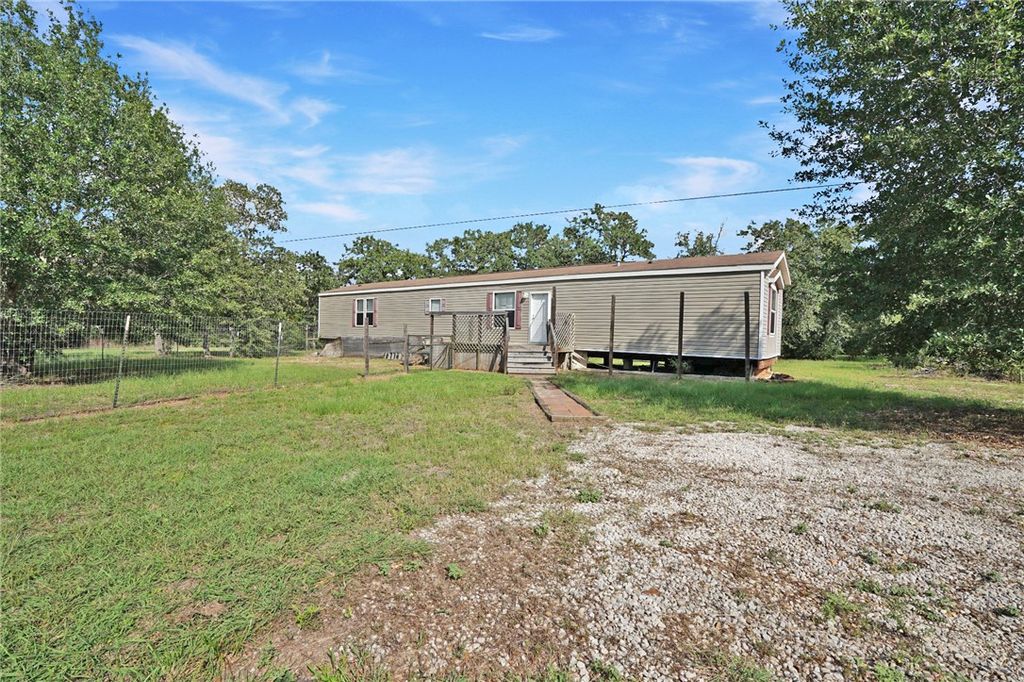 1045 Lakeview Drive, Somerville, TX 77879 — photo 2