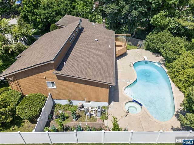 18-05 Saddle River Road, Fair Lawn, NJ 07410