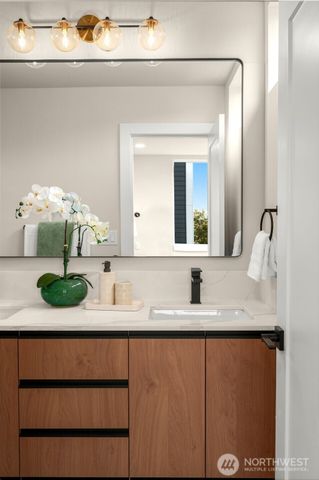 1127 B 10th Avenue E, Seattle, WA 98102