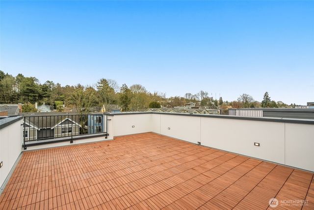 1127 B 10th Avenue E, Seattle, WA 98102