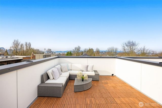 1127 B 10th Avenue E, Seattle, WA 98102