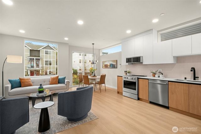 1127 B 10th Avenue E, Seattle, WA 98102