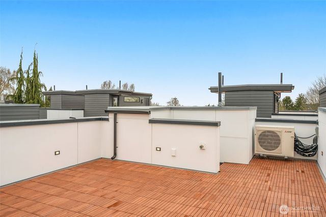 1127 B 10th Avenue E, Seattle, WA 98102