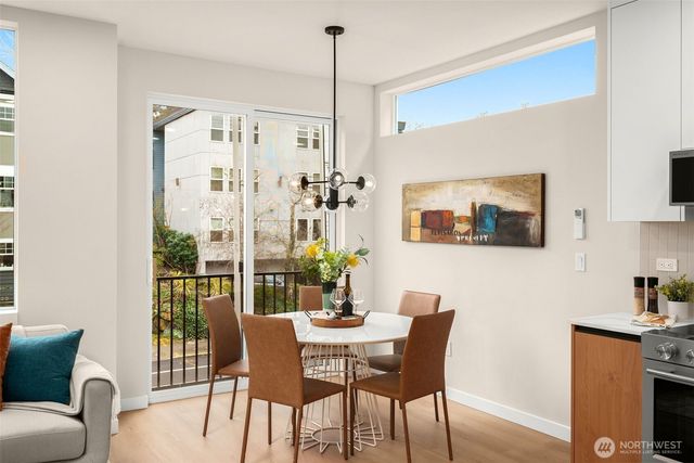 1127 B 10th Avenue E, Seattle, WA 98102