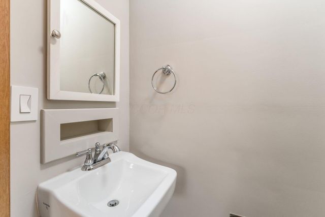 724 Drummond Court, Columbus, OH 43214