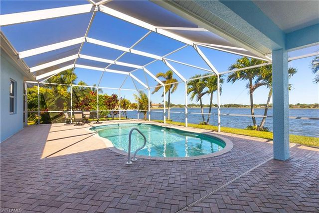 2202 Grove DR, Naples, FL 34120