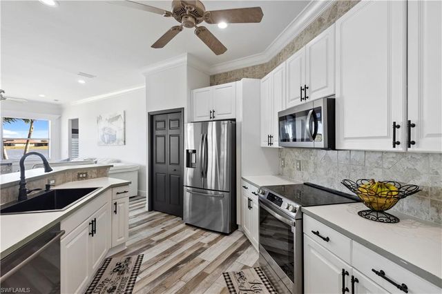 2202 Grove DR, Naples, FL 34120