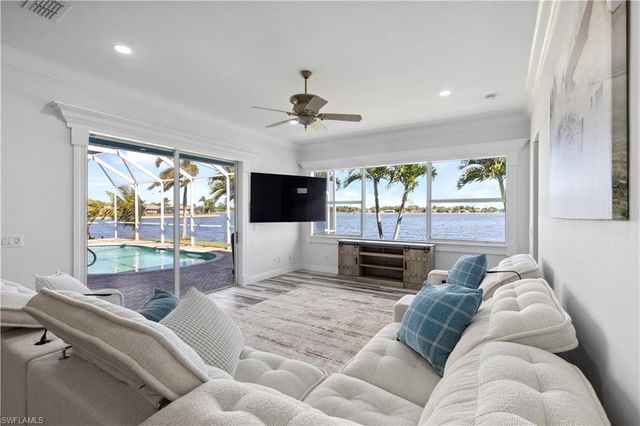 2202 Grove DR, Naples, FL 34120