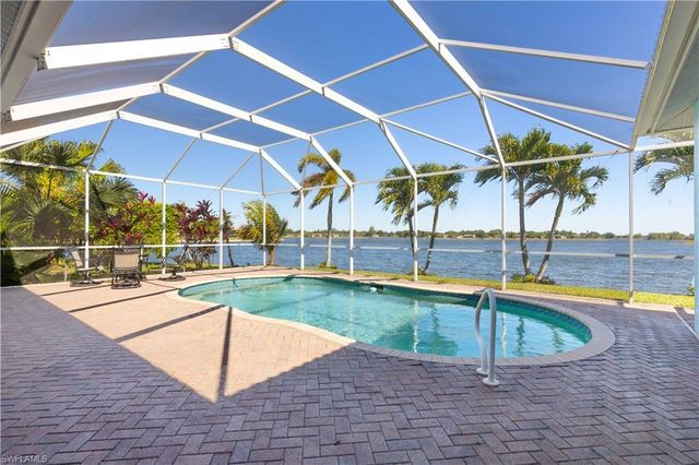 2202 Grove DR, Naples, FL 34120