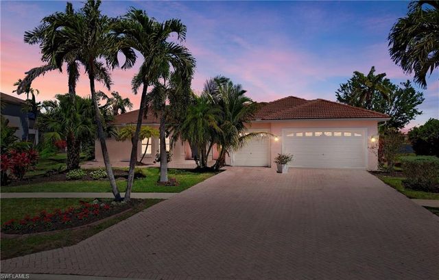 2202 Grove DR, Naples, FL 34120