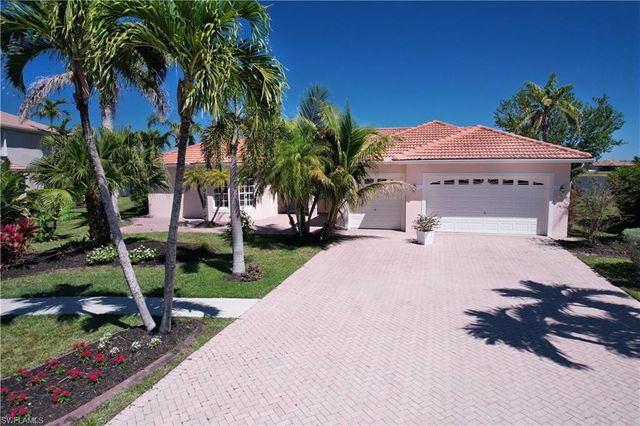 2202 Grove DR, Naples, FL 34120