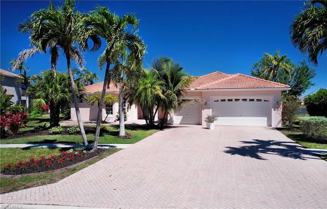 2202 Grove DR, Naples, FL 34120