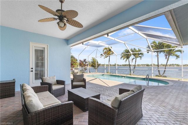 2202 Grove DR, Naples, FL 34120