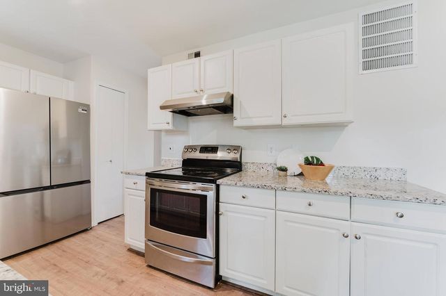 9103 BRAMBLE PL, Annandale, VA 22003