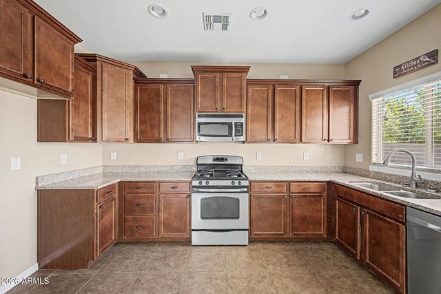 1016 W BASSWOOD Avenue, San Tan Valley, AZ 85140