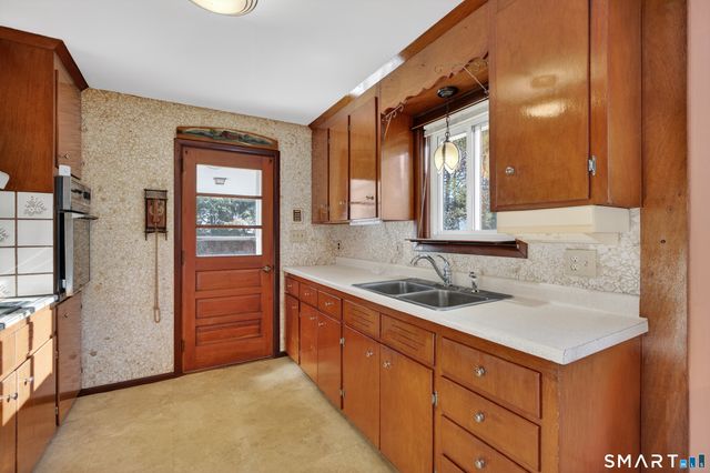 781 Hamilton Avenue, Watertown, CT 06795