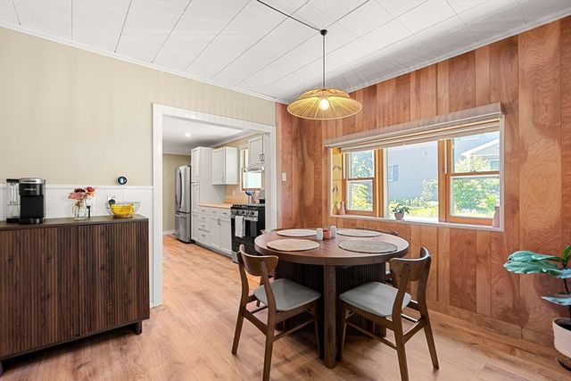 25 Wonderland Ave, Saugus, MA 01906