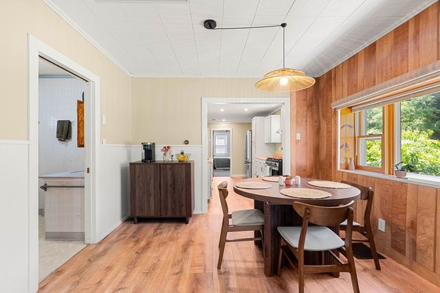 25 Wonderland Ave, Saugus, MA 01906
