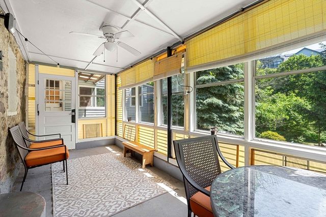 25 Wonderland Ave, Saugus, MA 01906