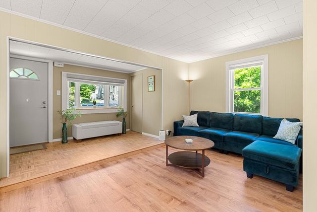 25 Wonderland Ave, Saugus, MA 01906