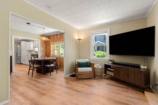 25 Wonderland Ave, Saugus, MA 01906